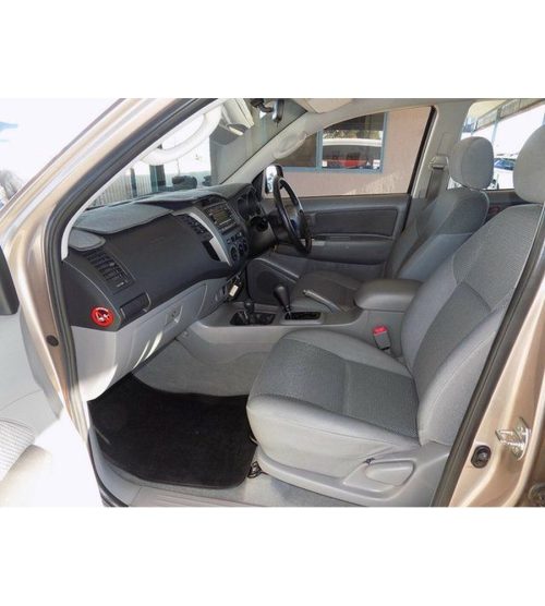 Toyota Hilux SR5 Front Seat Covers — photo 2