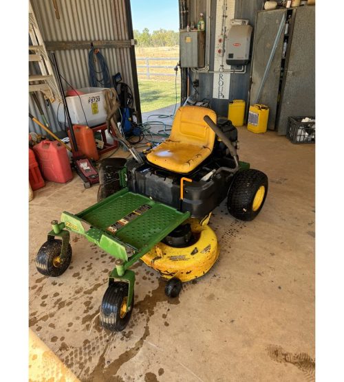 JOHN DEERE EZ TRAK Zero Turn Mower — photo 2