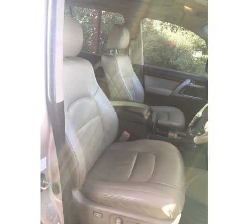 Toyota LandCruiser 200 Series VX and SAHARA Front Seat Covers — photo 1